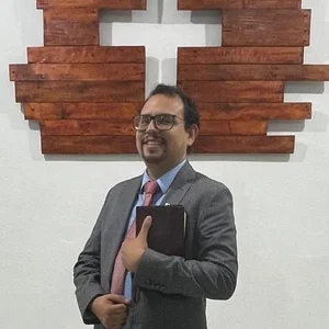 Dr. Josué García